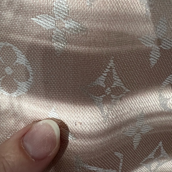 Louis Vuitton Pink Monogram Shawl - Picture 7 of 13